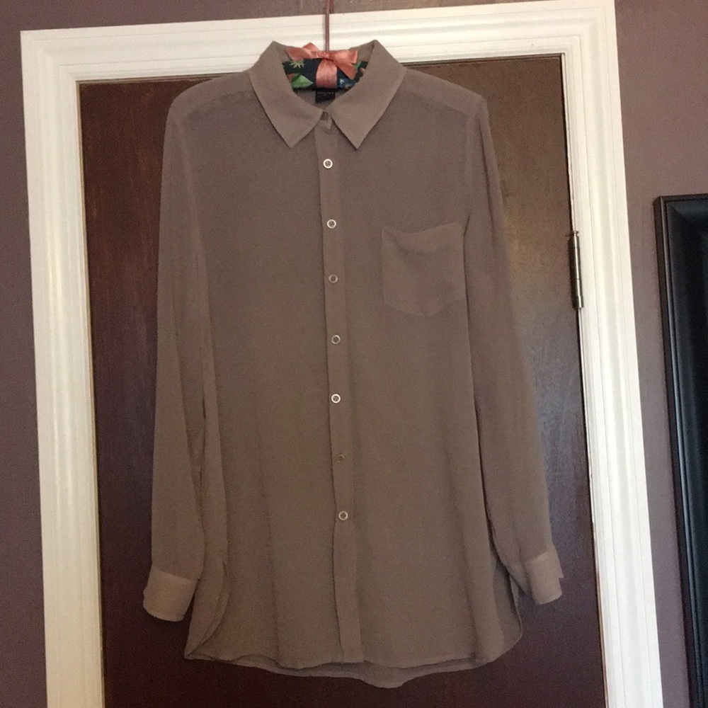 Sheer roll sleeve button up